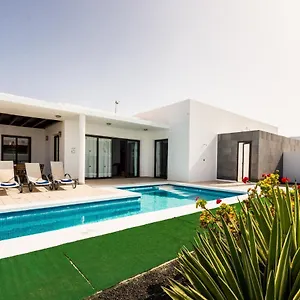 https://villa-aurora.in-canary-islands.com